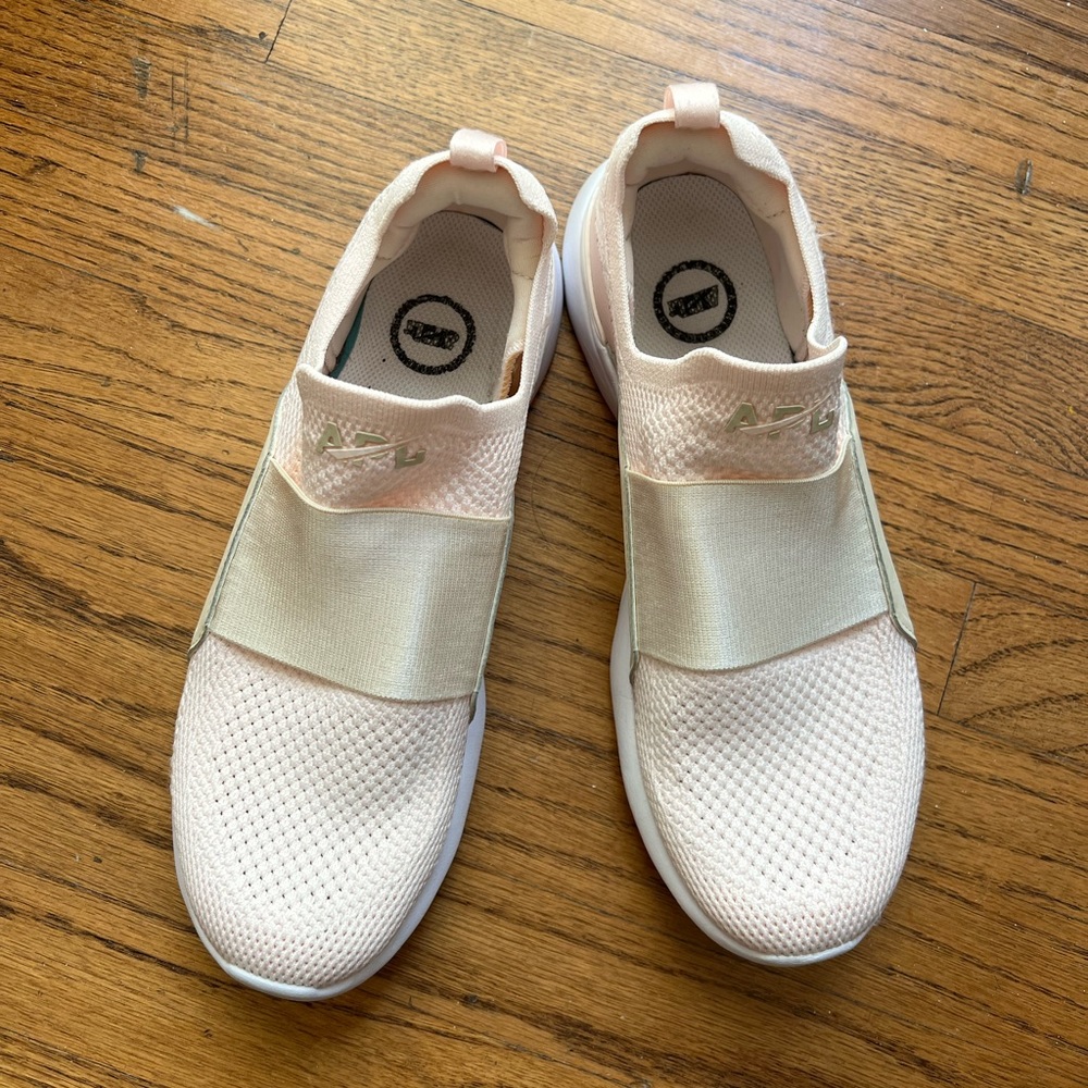 APL techloom bliss size women’s 10 in light pink